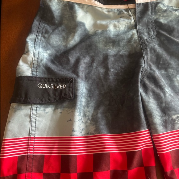 Quicksilver Men’s Bathing Suit / Board shorts Size 28 - Picture 2 of 7